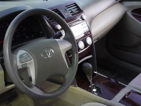 Used 2011 Toyota Camry LE image 36