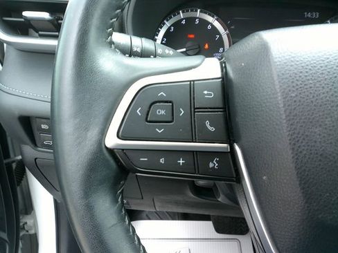 Used 2023 Toyota Highlander LE image 12