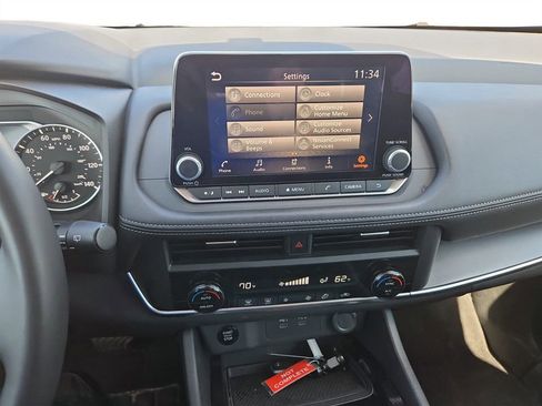 Used 2025 Nissan Rogue SV AWD/4WD image 24