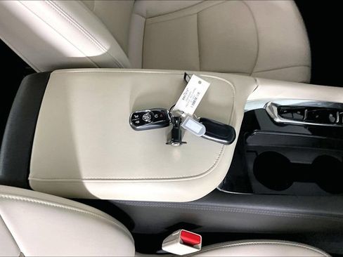 Used 2024 Buick Enclave Essence FWD image 32