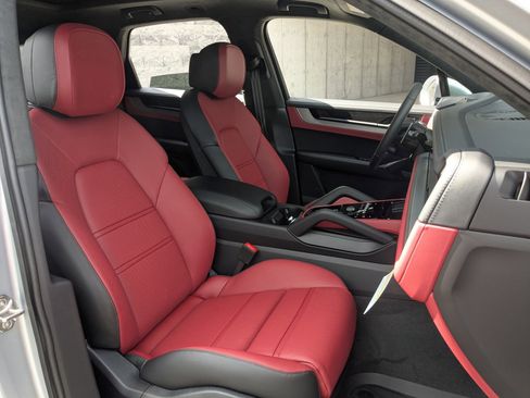 New 2026 Porsche Cayenne GTS AWD/4WD image 26