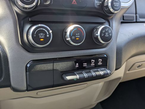 Used 2021 RAM 1500 Big Horn RWD image 16