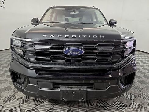 Certified 2025 Ford Expedition Active image 3