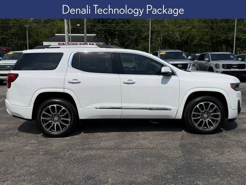 Used 2023 GMC Acadia Denali w/ Denali Ultimate Package FWD image 6