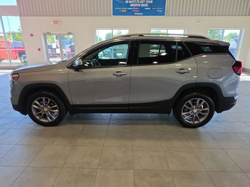 Used 2023 GMC Terrain SLT w/ Infotainment Package II AWD/4WD image 12