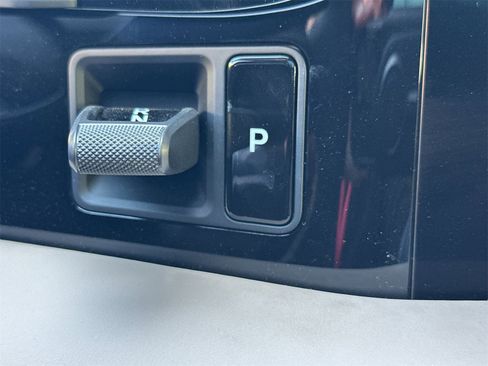 Used 2025 Porsche Taycan image 25