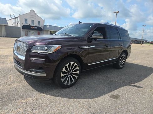 Used 2023 Lincoln Navigator Reserve AWD/4WD image 4