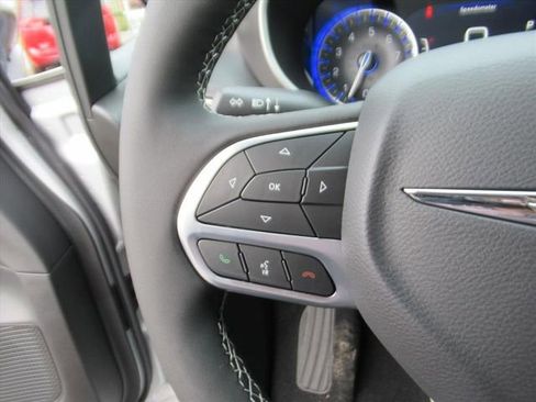 New 2026 Chrysler Voyager LX image 18