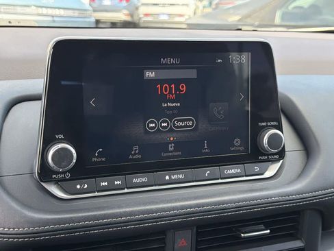 Used 2023 Nissan Rogue SV image 14