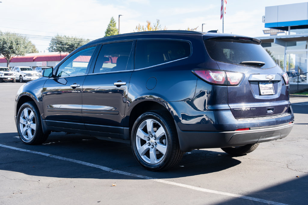 Used 2017 Chevrolet Traverse LT w/ Style and Technology Package AWD/4WD image 4