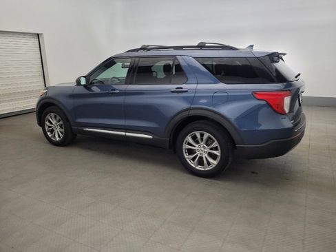 Used 2020 Ford Explorer XLT w/ Equipment Group 202A AWD/4WD image 3