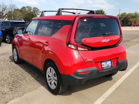 Used 2022 Kia Soul LX FWD image 2
