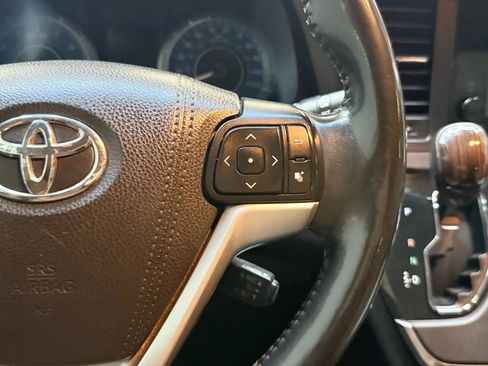 Used 2017 Toyota Sienna Limited Premium image 15