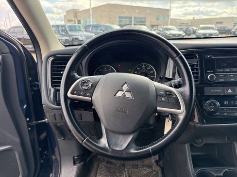 Used 2015 Mitsubishi Outlander ES image 20
