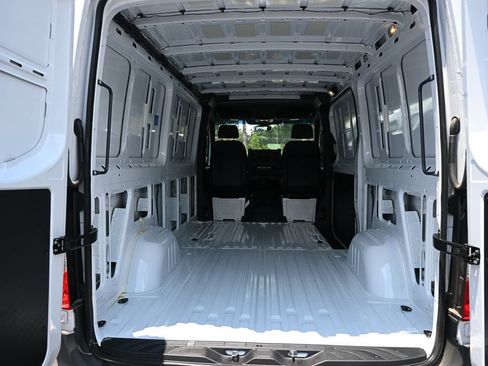 Used 2025 Mercedes-Benz Sprinter 2500 image 28