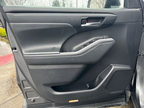 Used 2021 Toyota Highlander XSE image 11