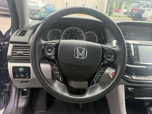 Used 2016 Honda Accord Touring image 12