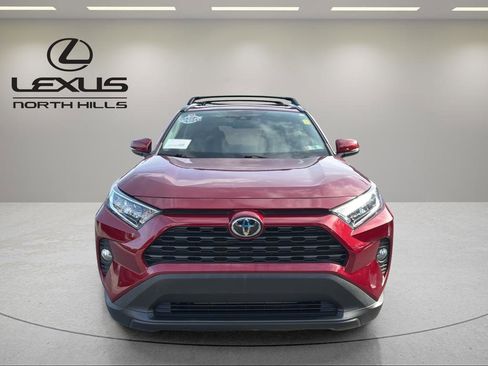 Used 2020 Toyota RAV4 XLE Premium image 2
