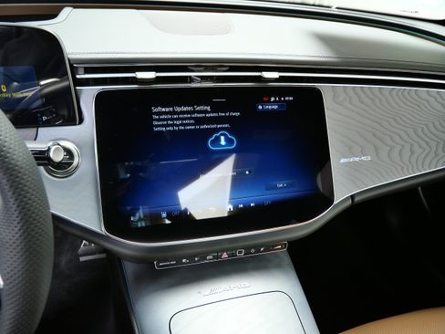 New 2026 Mercedes-Benz E 53 AMG e 4MATIC Sedan image 15