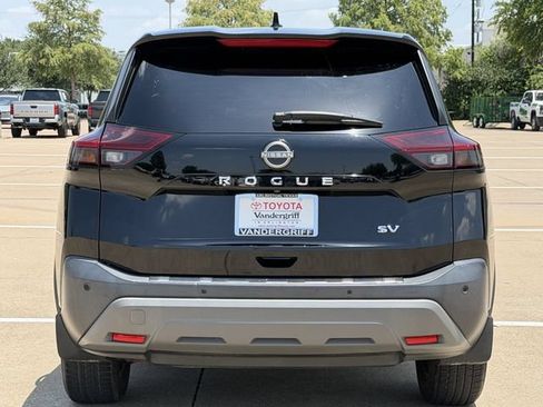 Used 2022 Nissan Rogue SV FWD image 5