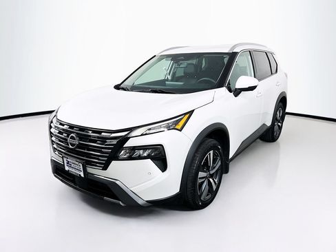 Used 2024 Nissan Rogue SL AWD/4WD image 3