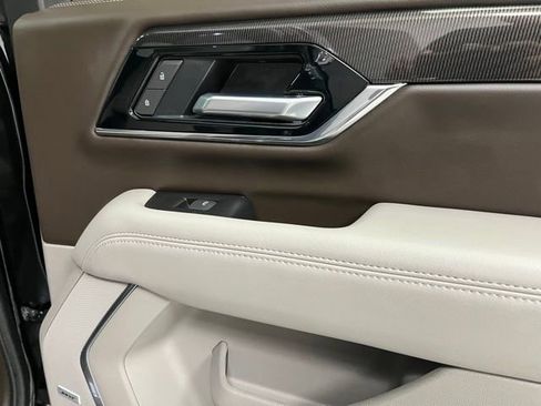 Used 2025 GMC Yukon XL Elevation w/ Elevation Premium Package AWD/4WD image 52