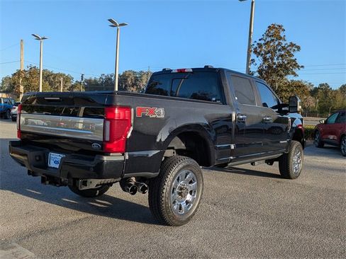 Used 2022 Ford F250 Platinum w/ FX4 Off-Road Package image 4