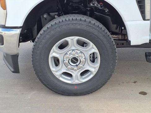 New 2026 Ford F250 XLT w/ FX4 Off-Road Package image 22