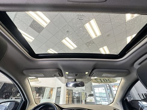 Used 2017 Nissan Sentra SV w/ Style Package image 8