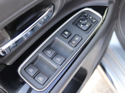 Used 2021 Mitsubishi Outlander LE AWD/4WD image 30
