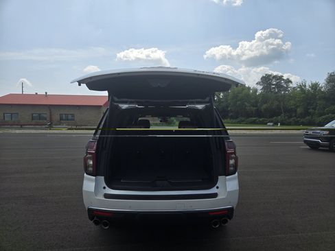 Used 2024 Chevrolet Tahoe Premier AWD/4WD image 9