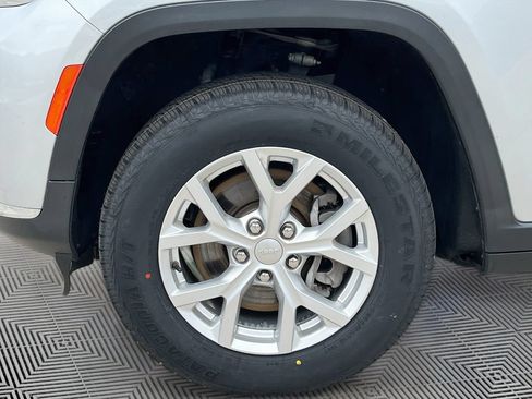 Used 2023 Jeep Grand Cherokee L Limited w/ Trailer Tow Group (B) AWD/4WD image 11