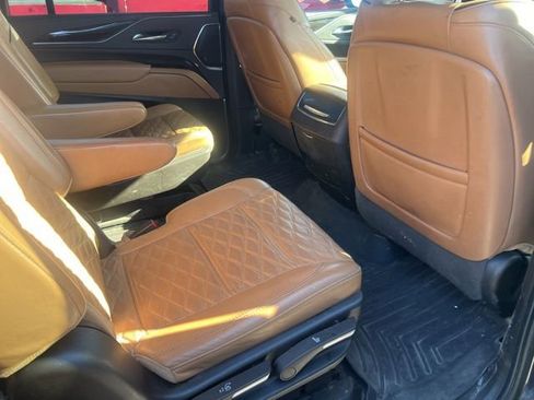 Used 2022 Cadillac Escalade ESV Premium Luxury AWD/4WD image 22