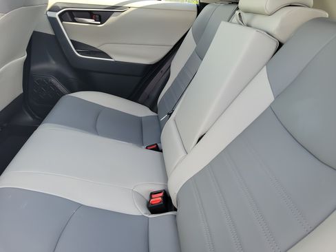 Used 2019 Toyota RAV4 XLE Premium FWD image 12