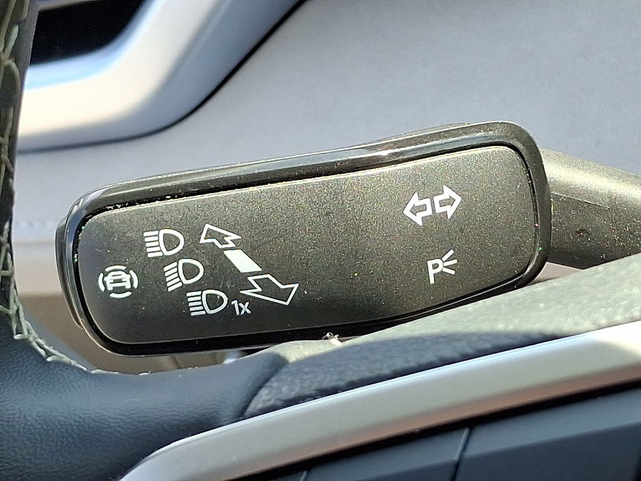 Used 2025 Volkswagen Taos SE FWD image 27