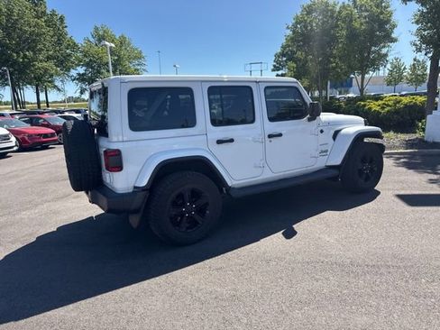 Used 2019 Jeep Wrangler Unlimited Sahara w/ Uconnect 4C Nav & Sound Group AWD/4WD image 12