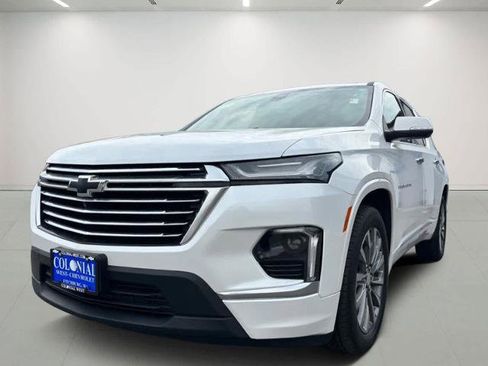 Used 2023 Chevrolet Traverse Premier image 2