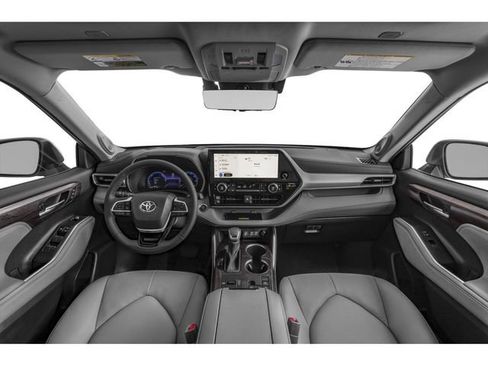 Used 2024 Toyota Highlander Platinum AWD/4WD image 5
