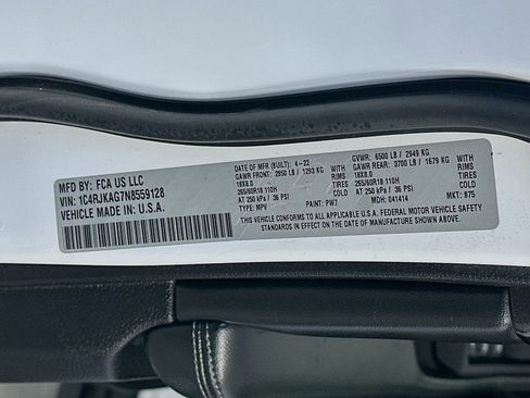 Used 2022 Jeep Grand Cherokee L Laredo w/ Luxury Tech Group I image 35