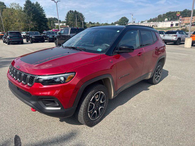 Certified 2025 Jeep Compass Trailhawk w/ Trailhawk Elite Group AWD/4WD image 1