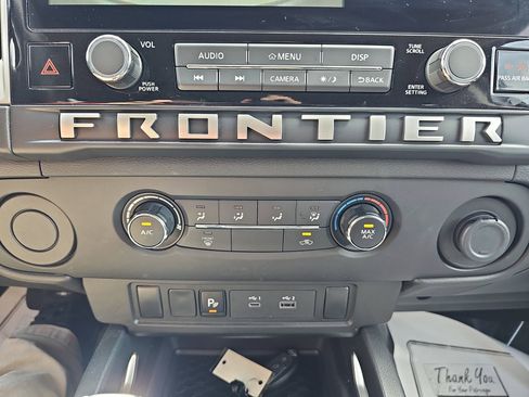 Used 2025 Nissan Frontier SV image 23