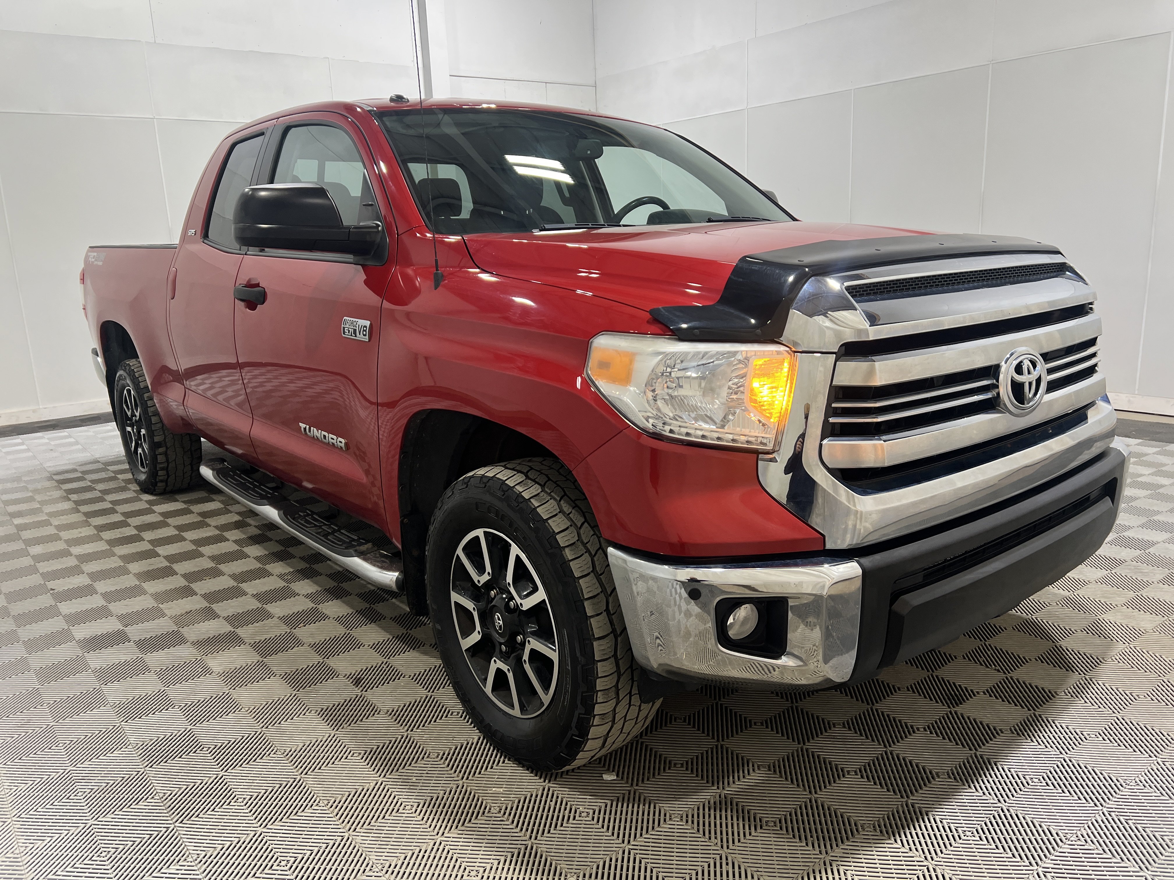 Used 2017 Toyota Tundra SR5 AWD/4WD image 4