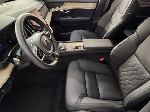 Used 2025 Volvo XC90 B5 Plus image 13