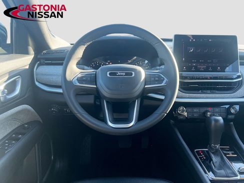 Used 2024 Jeep Compass Latitude image 27