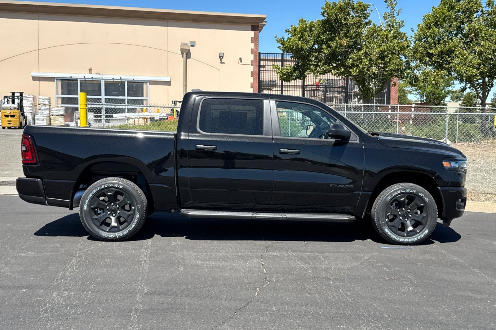 New 2026 RAM 1500 Express AWD/4WD image 2