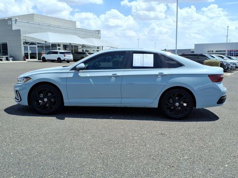 Certified 2026 Volkswagen Jetta SE w/ Black Wheel Package FWD image 4