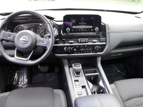 Used 2025 Nissan Pathfinder SV FWD image 20