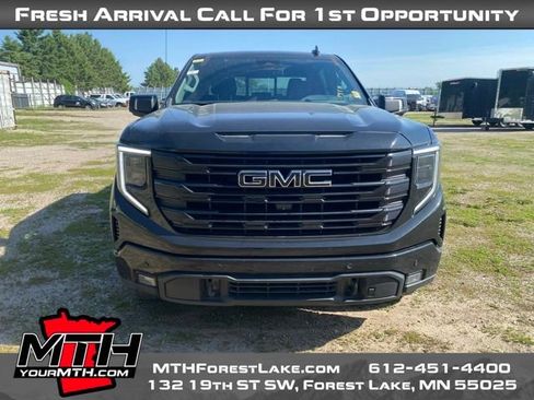 Used 2024 GMC Sierra 1500 Elevation w/ Elevation Premium Package AWD/4WD image 3