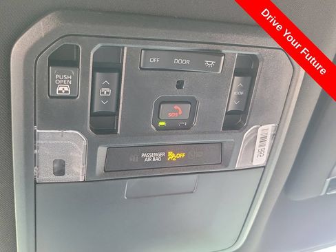 Used 2025 Toyota Tundra Limited AWD/4WD image 16
