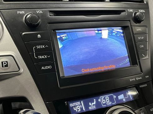Used 2014 Toyota Prius V Five image 25